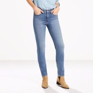 Levis 312 Shaping Slim Jeans